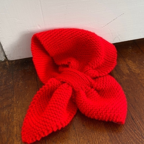 Handmade cherry red slip knot sledding scarf - Picture 2 of 4